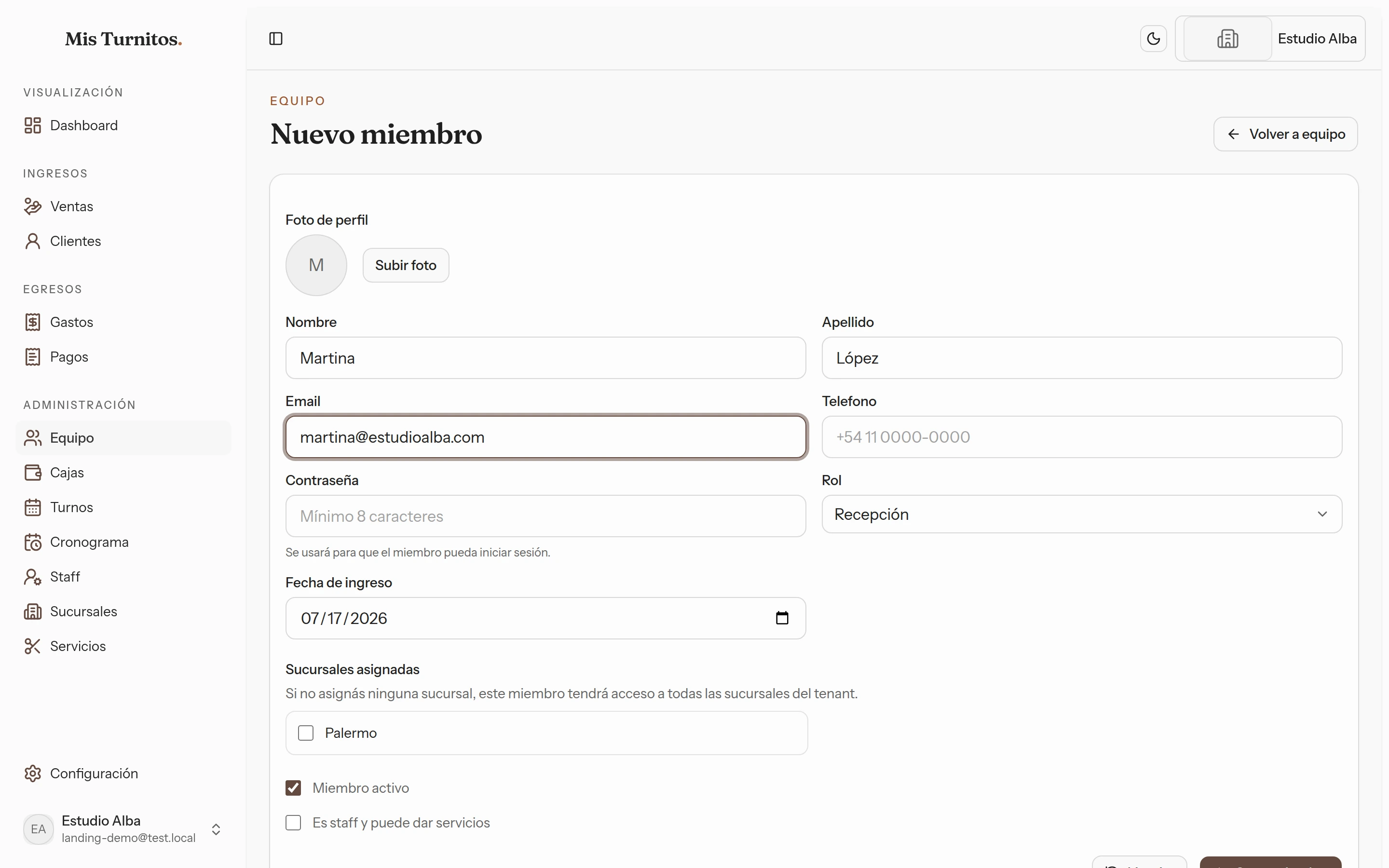 Formulario de nuevo miembro con rol y sucursales